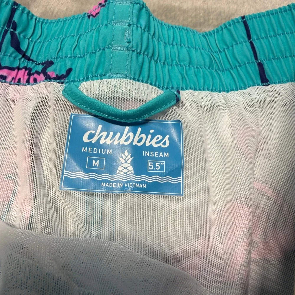 Chubbies Mens Teal Pink Flamingo Print Swim Trunks 5.5 Inch Inseam Medium